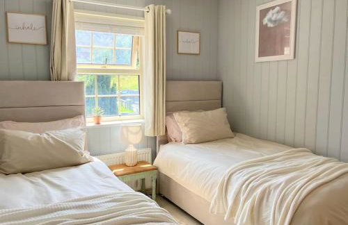 Artistic, Bright & Spacious 3 Bedroom Home - Foto 53