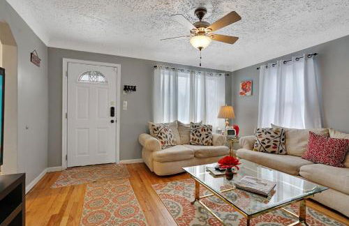 Super Cute & Cool Home with 65Inch TV 2Baths 4 Bedrooms 2King Beds BBQ Grill Fenced Backyard - Foto 46