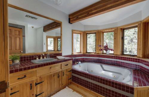 North Lake Hideaway Prime Locale for Outdoor Fun - Foto 49