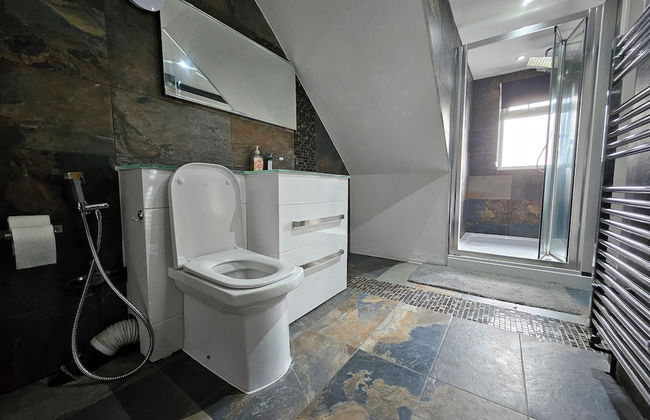 SnoozeDen Westmead – Windsor Castle & Legoland - Foto 37