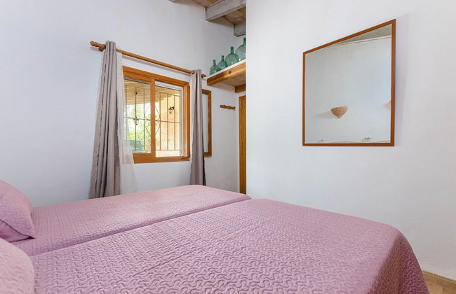 Peaceful Villa in Serene Retreat - Photo 4