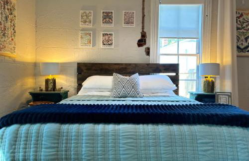 1920 Brick House-Hot Tub-Outdoor Brickoven Pizza-Pets-Breweries - Foto 13