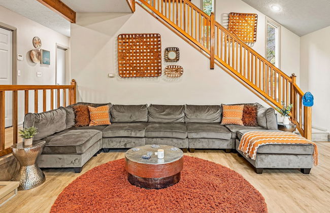 Emerald Bluff by Avantstay Lake Views Deck Fire Pit Game Room - Photo 11