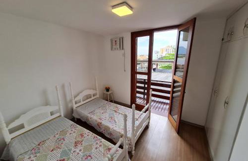 Casa Super Agradável, 250 metros da praia da Areia Preta, cinco quartos com ar, wifi, garagem, completa - Foto 28