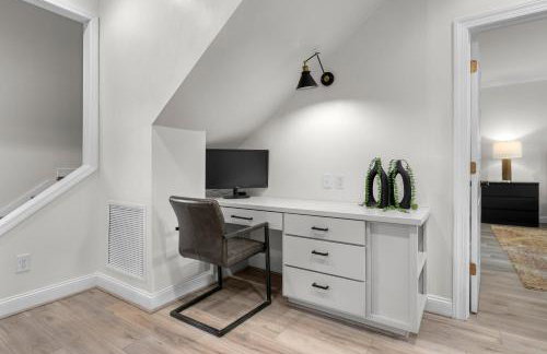 Iris Manor Luxury Modern Stay Near UAB - Photo 23