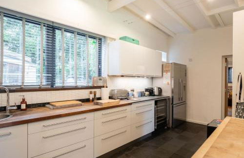 Stunning 6 Bedroom with Swimming Pool & Sauna! - Foto 39