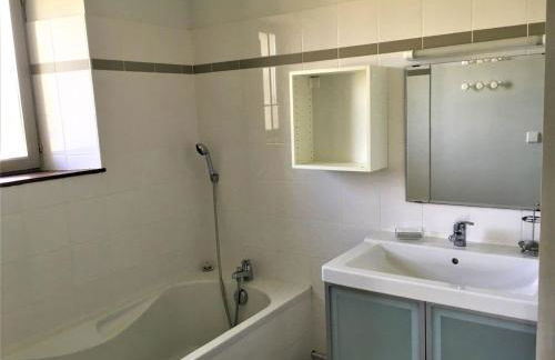 Villa in France With Private Pool & Garden - Foto 45