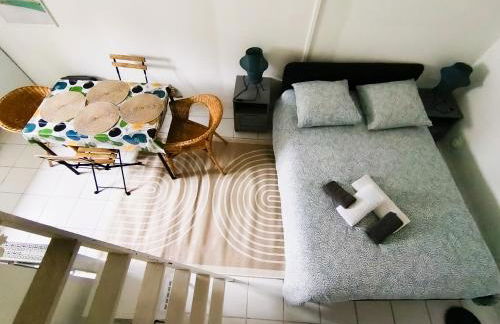 EXIGEHOME-Studio à 5 minutes du centre de Versailles-1er étage - Foto 1