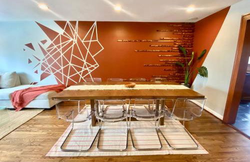 Easy PATH&Bus access- NYC| designer home + Deck. - Photo 3