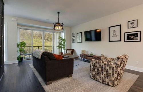 Modern Townhome, Large Game Room with Ping Pong, 10min to Downtown! Sleeps 10! - Foto 10