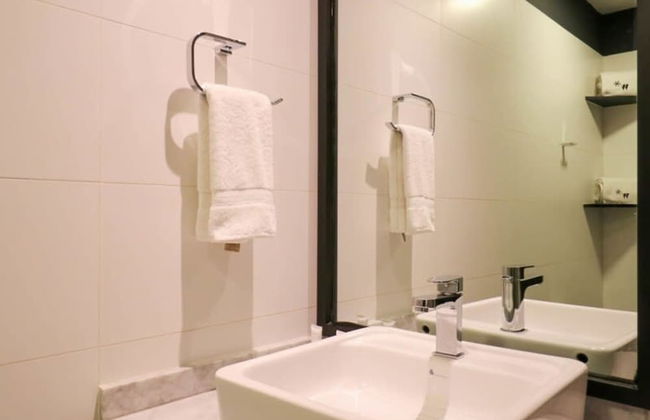 w Charming 2BR Near Central Restaurante - Photo 14