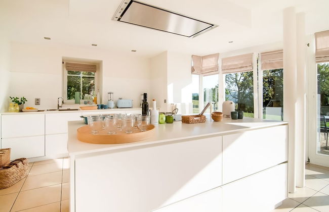 Luxurious Villa With Pool and Sauna, and Very Suitable for Culinary Workshops - Photo 10