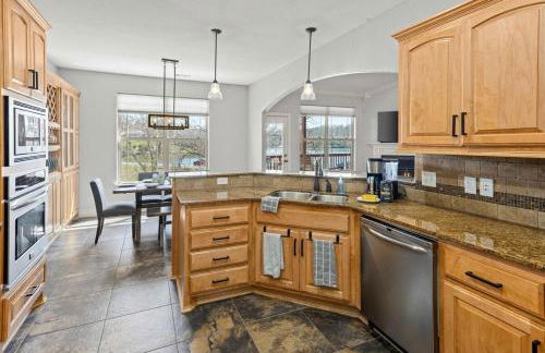 Lake Brittany Escape - Photo 12