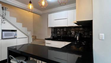 Casa a 1 km andando até a praia, barra sul de Balneário Camboriú - Foto 1