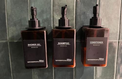 L'Escapade - PARIS 20 min - DISNEY 25 min - GARE 3 min à pied - PARKING - Confortable & Moderne - Free WIFI - Foto 17