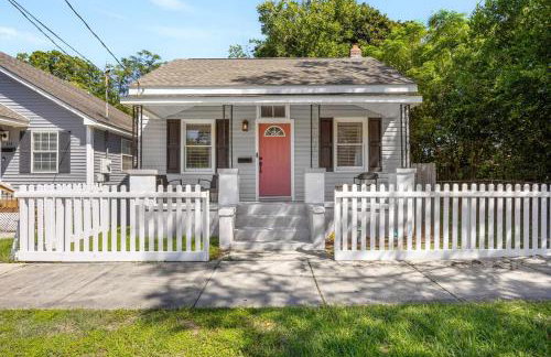 Private Downtown Bungalow Near Riverwalk & Beaches - Photo 18