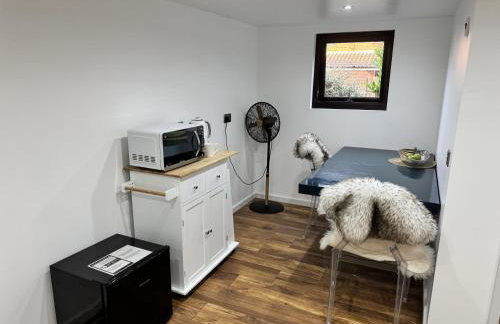 Cozy Studio - Near Stadium - Free Parking - Photo 6