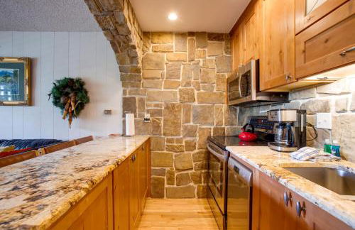 Pool and 3 Hot Tubs Winter Park Condo on Bus Line - Foto 9