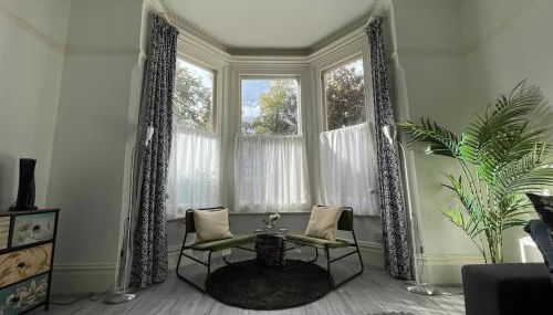 Spacious Flat! Sleeps 7, Pet Friendly and Parking - Photo 4