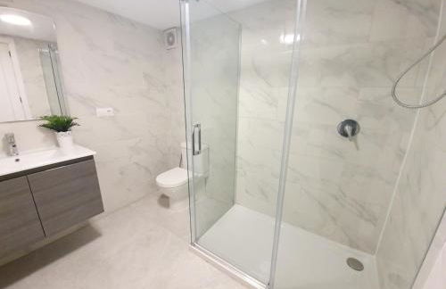 5 Bedroom Villa with HEATED Pool with breath-taking Sea Views, Walking distances to Shops Restaurants Beach - Photo 24