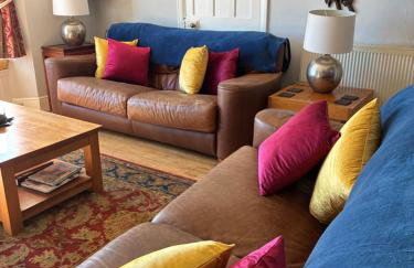 Large family home, sea view, hot tub, beach 5 min walk, dog friendly - Photo 6