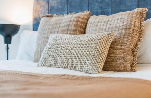 High-Rise Luxury 2-Beds and 2-Baths - Central - Relocation, and Family Friendly - Foto 16