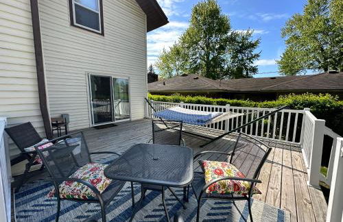 King Bed, Stocked Kitchen, Easy Driveway Parking, 2mi to Downtown & Coliseum - Foto 13