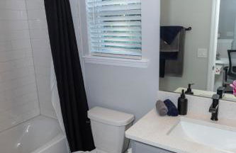 Pet Friendly Modern Zen Studio Retreat W/ Hot Tub! Home by RedAwning - Foto 62