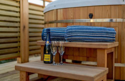 Yorkshire Dales Retreat with Hot Tub & Garden - Photo 6