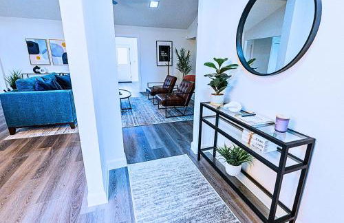 Sparkling Pool Retreat Near Legacy West by Vacation Your Way - Foto 8