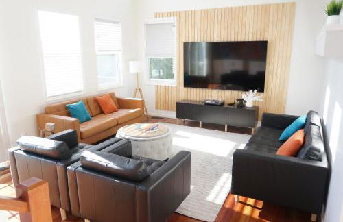 Riverside Home Near Beaches, Pier, downtown - Photo 18