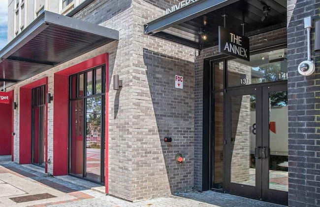 Home is Where the Arch is Across From Uga! - Foto 17