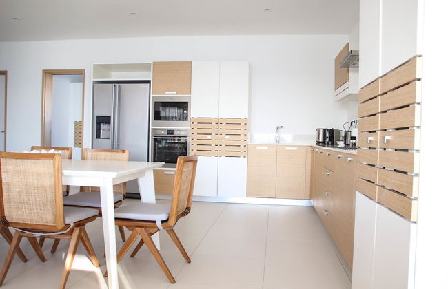 Latitude Luxury Seafront Apartments - Foto 18