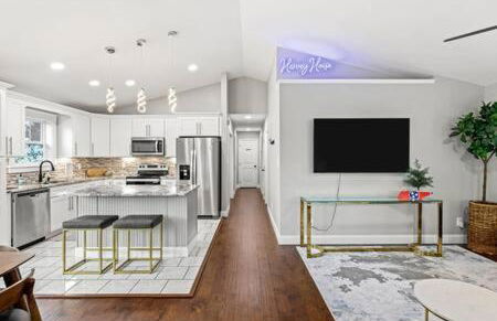 Family Home in Oakwood, 12 Mins to Campus, Patio, Washer Dryer, 2 Bathrooms, Utilities and Internet Included, Great for Students or Families, Charming Oakwood-Lincoln Park Home, 10 Walk to Dining, 24 Hour Hospitality Team - Foto 1