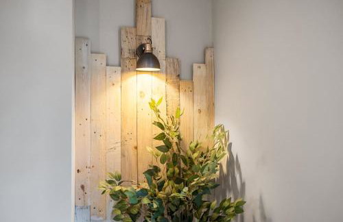 Luxury Plymouth Work & Stay House - Photo 9