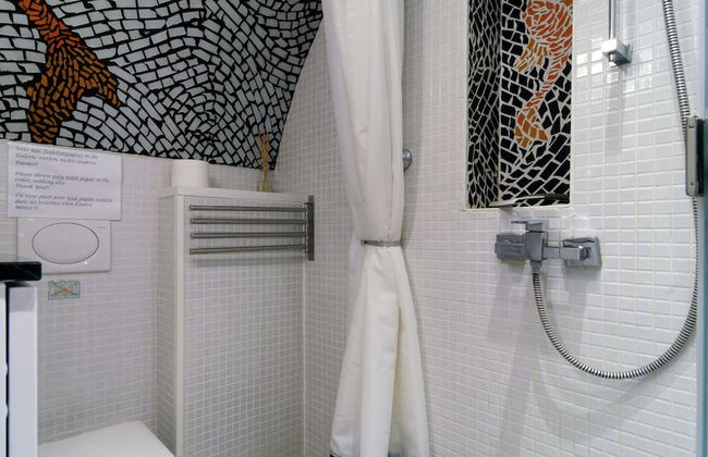 Contemporary Apartment in Kreuzberg, Berlin - Photo 14