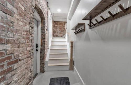 Carriage House Loft - King Bed and Garage Parking - Foto 2