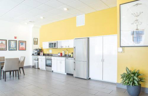 Walker's Point Studio with Gym and Balcony - Foto 18