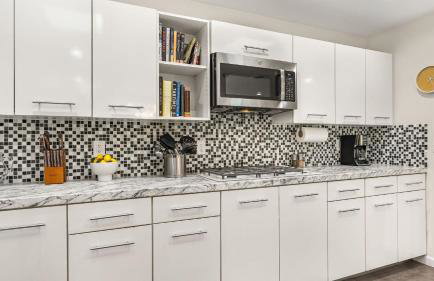 Vibrant Palm Springs Getaway w Pool BBQ Modern Design Taylor House by AvantStay - Foto 15