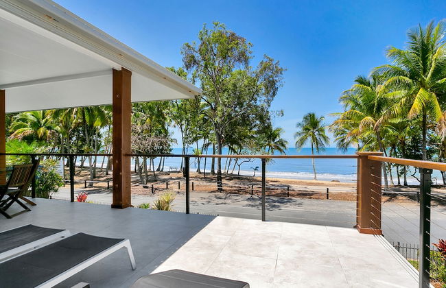 Reeflections Beachfront Holiday House - Photo 10