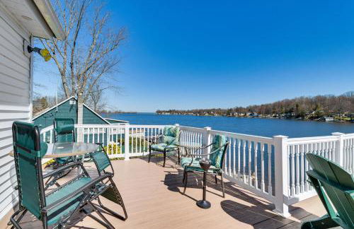 Waterfront Wolcott Vacation Rental with Deck and Views - Foto 2