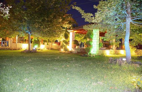 Foinikas Rooms - Photo 8