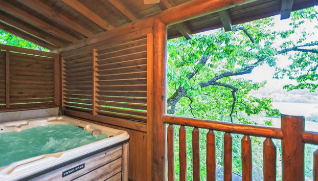 Resort Cabin w/ Hot Tub, Pool Table, Deck Views Summit View Way by Avantstay - Foto 5, Interior