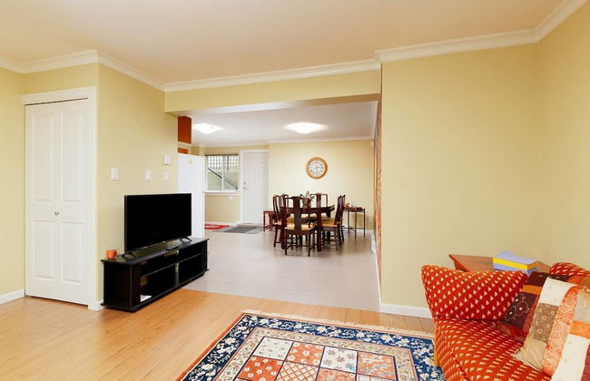 Cozy 3bdr in North Vancouver - Photo 10