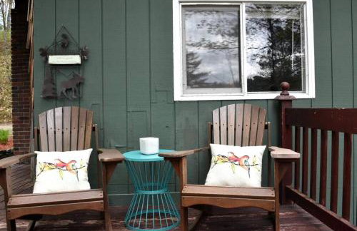 Your Perfect Getaway: Mountain Cabin Retreat with Hot Tub and Fireplace in Lisbon, NH - Foto 10