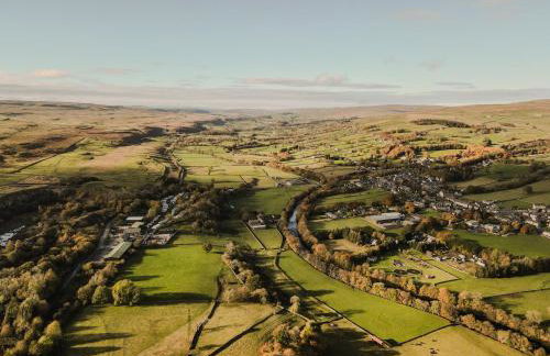 FLORA Luxury Retreat, Private Garden, Views & Hot Tub - Photo 31