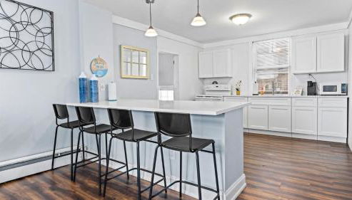 Cozy 1 BR Apt - 3 Blocks to Beach - Sleeps 6 - Foto 4, stove, minibar