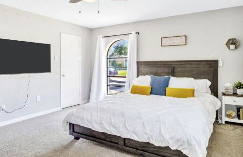 Jacuzzi & Pool House w/Game Room + Fire table - Foto 45