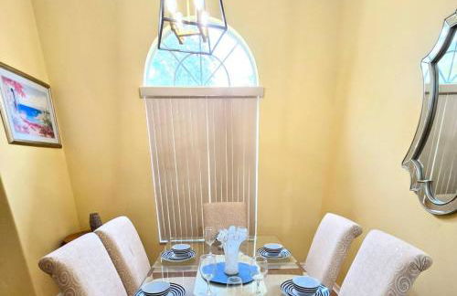 Joyful and Bright 4 Bedroom 3 Bathroom Pool Home - Foto 37