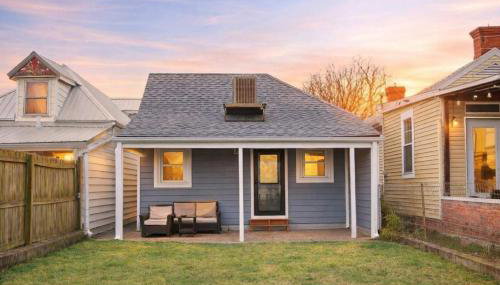 Charming Home in the Highlands W Private Backyard - Foto 5